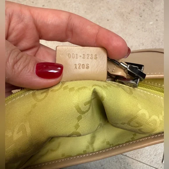 Authentic Vintage Gucci Jackie Piston Buckle Shoulder Bag- Beige Leather - Picture 3 of 13